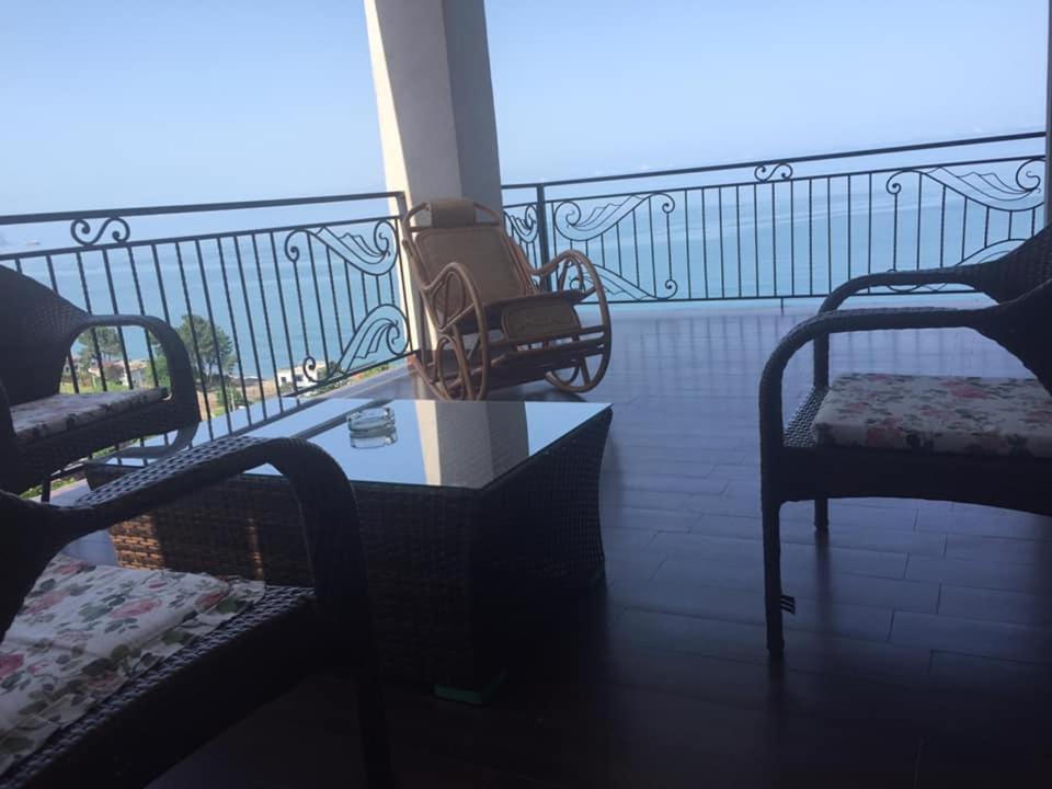 White House Chakvi Hotel Luaran gambar