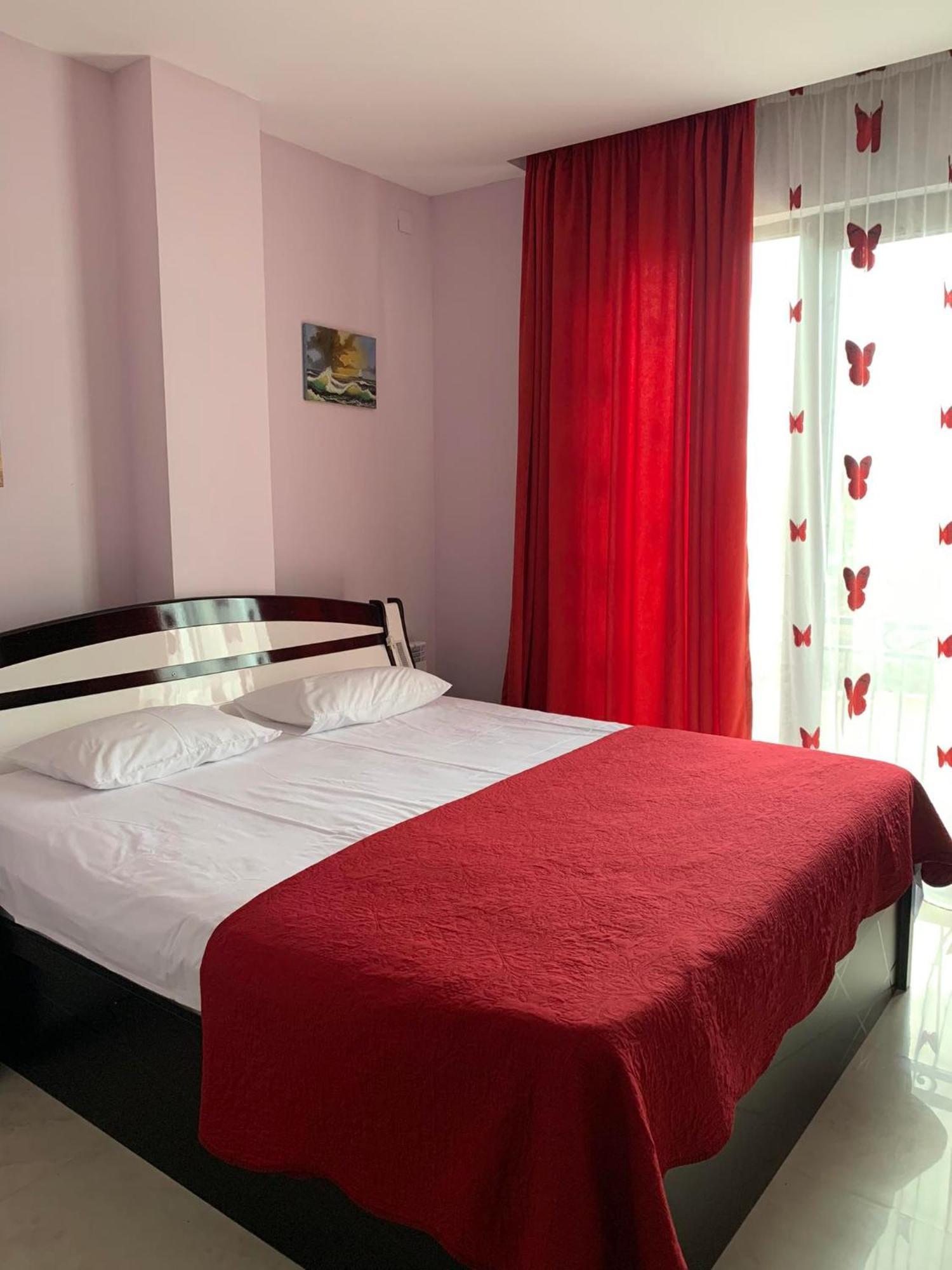 White House Chakvi Hotel Luaran gambar